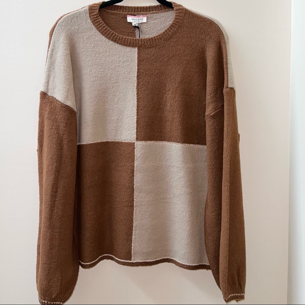 NWT Andree By Unit Sweater Size Medium Fun Colorblock w/metalllic Gold Thread